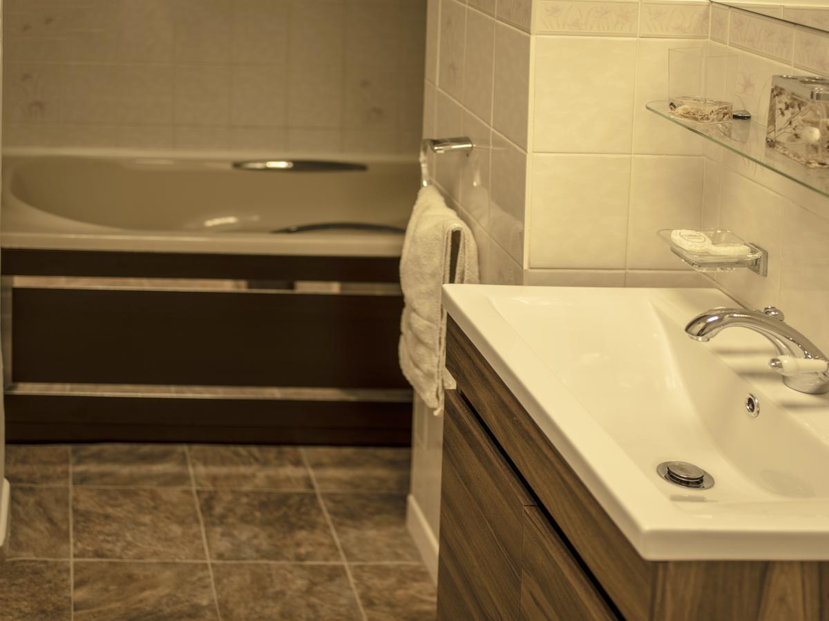 Aparthotel Delamere Court 4*