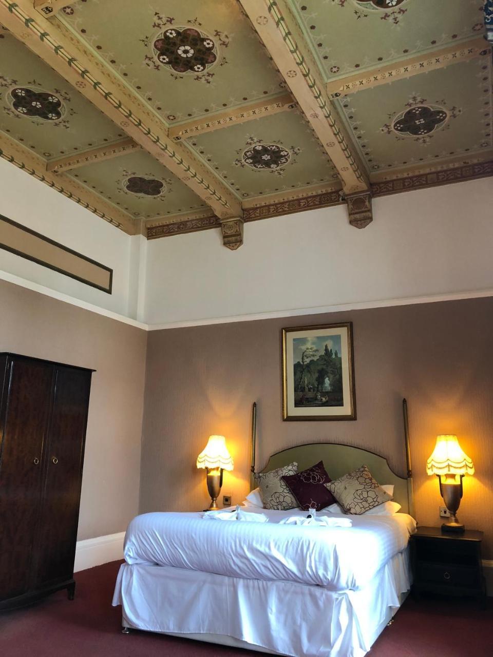 Riviera Hotel 3*