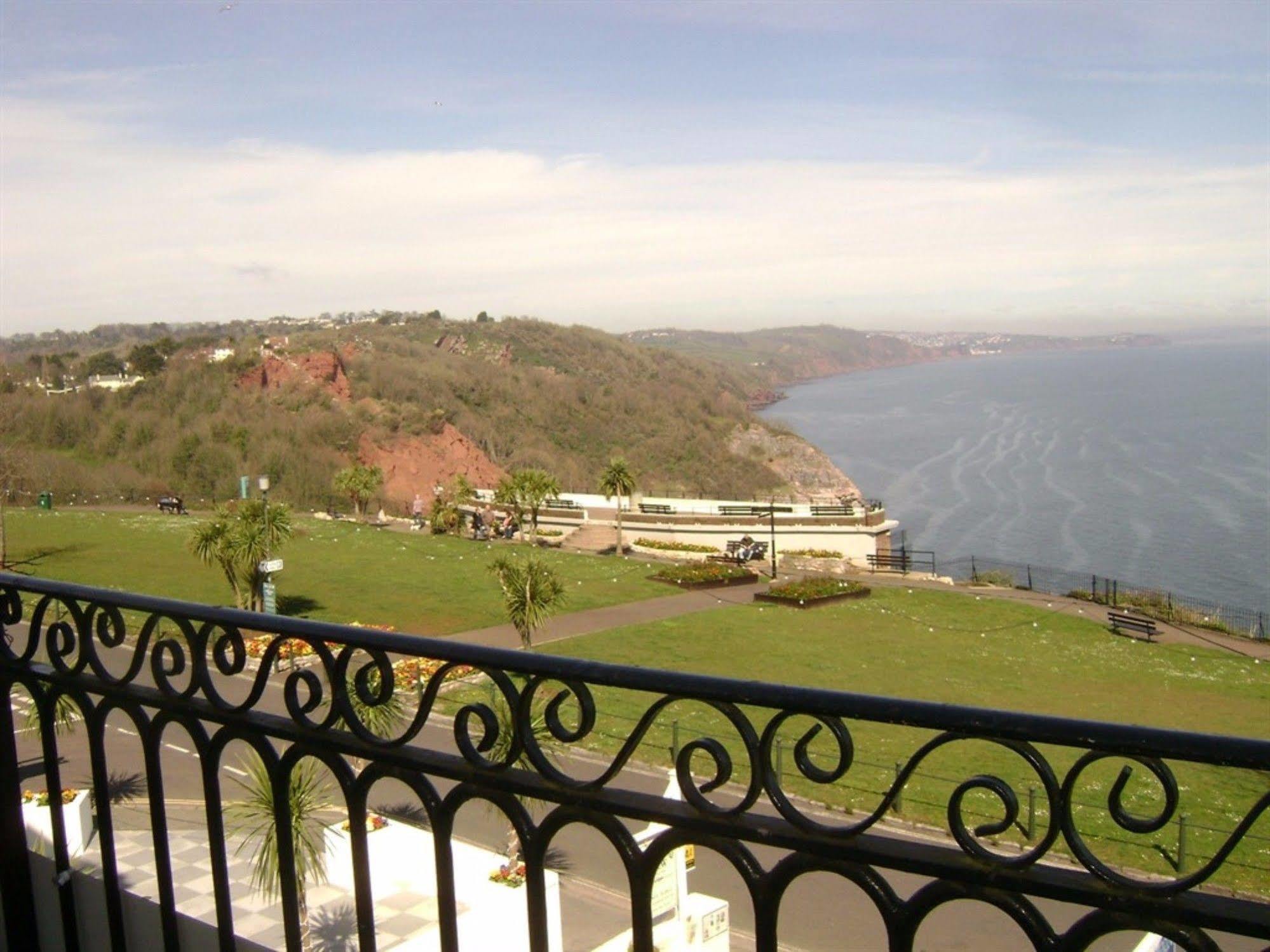 Seabreeze Guest house 4*