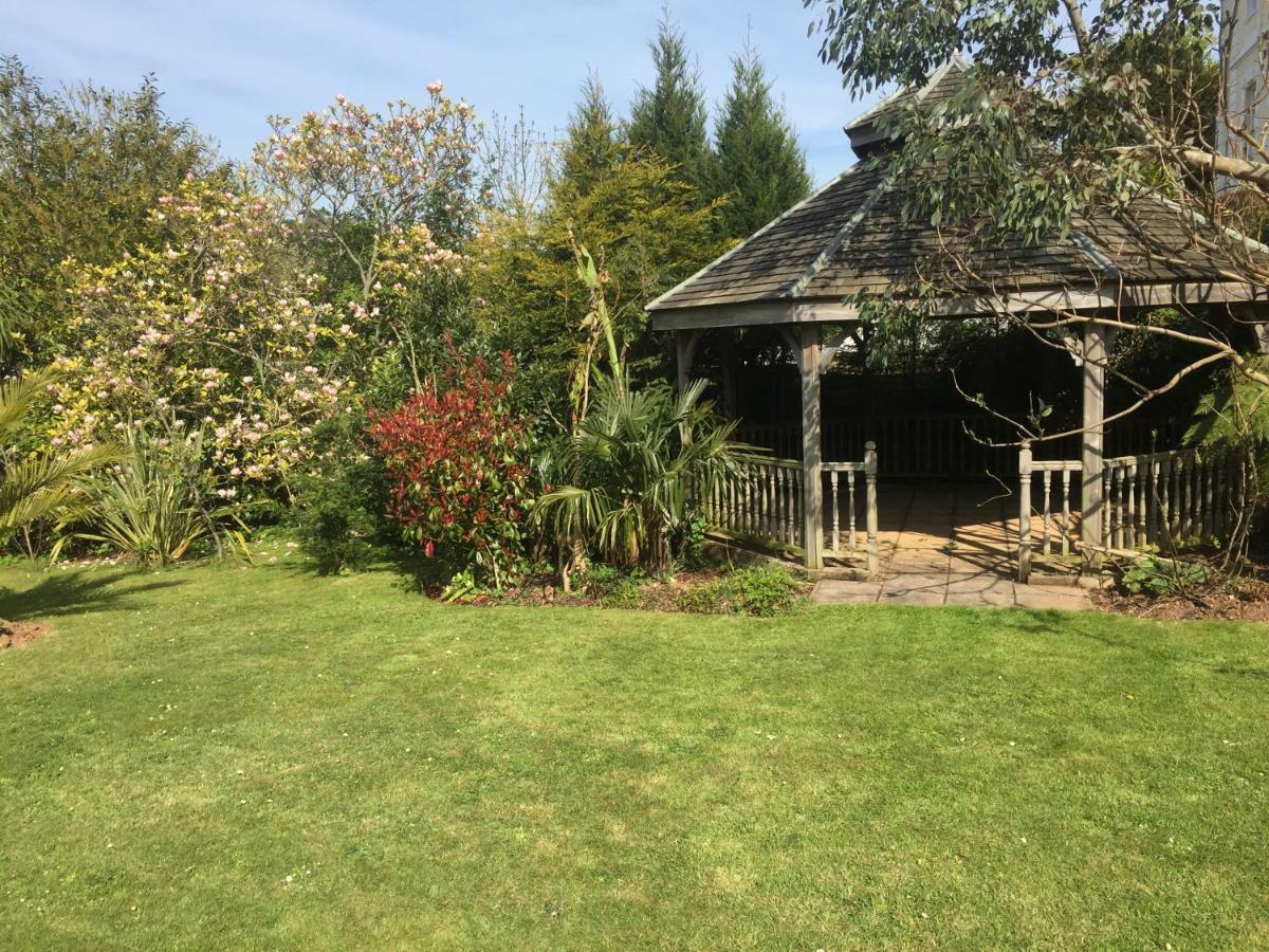 Palm Grove Bed & Breakfast