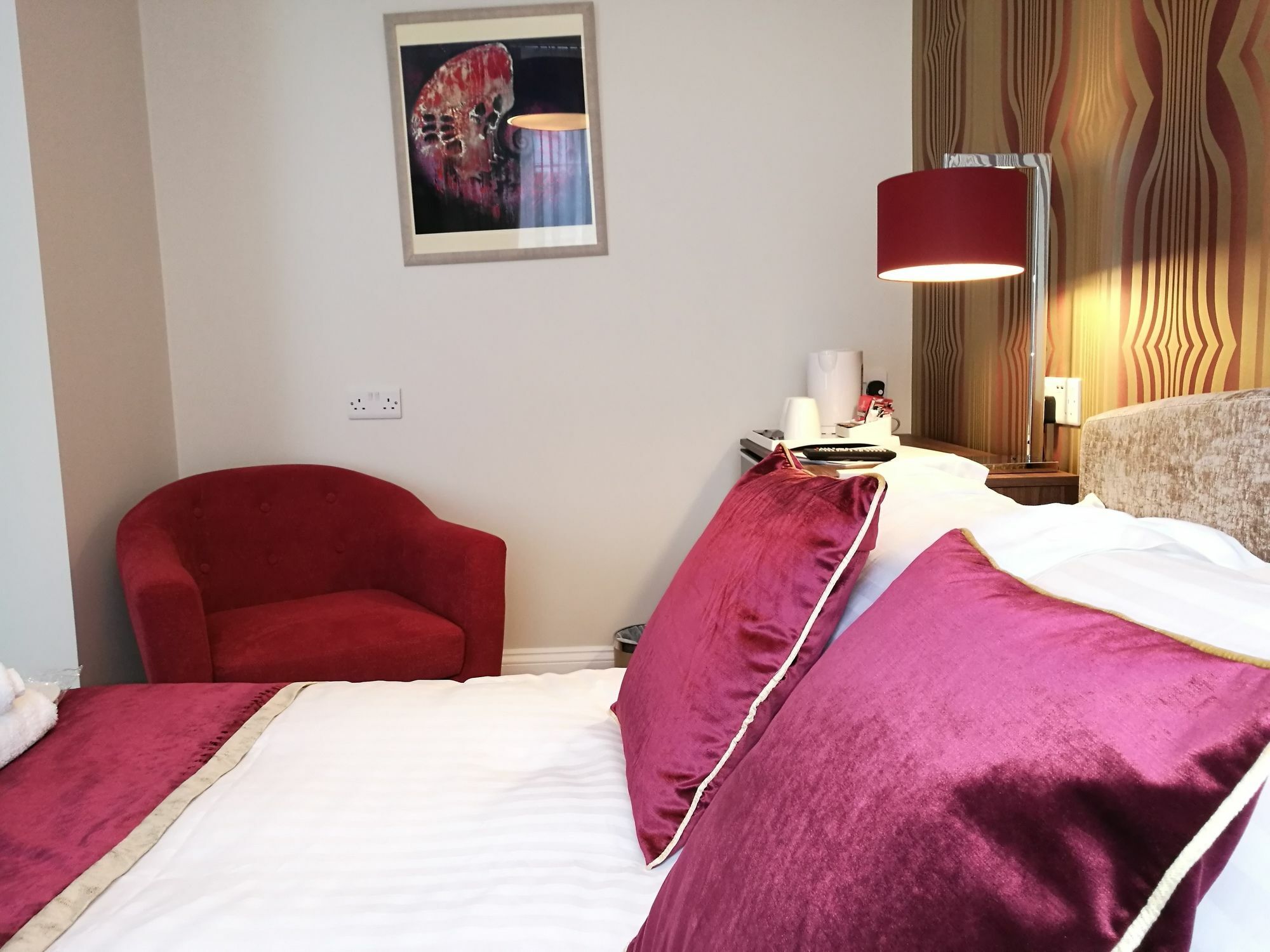 Hotel The Devon Court