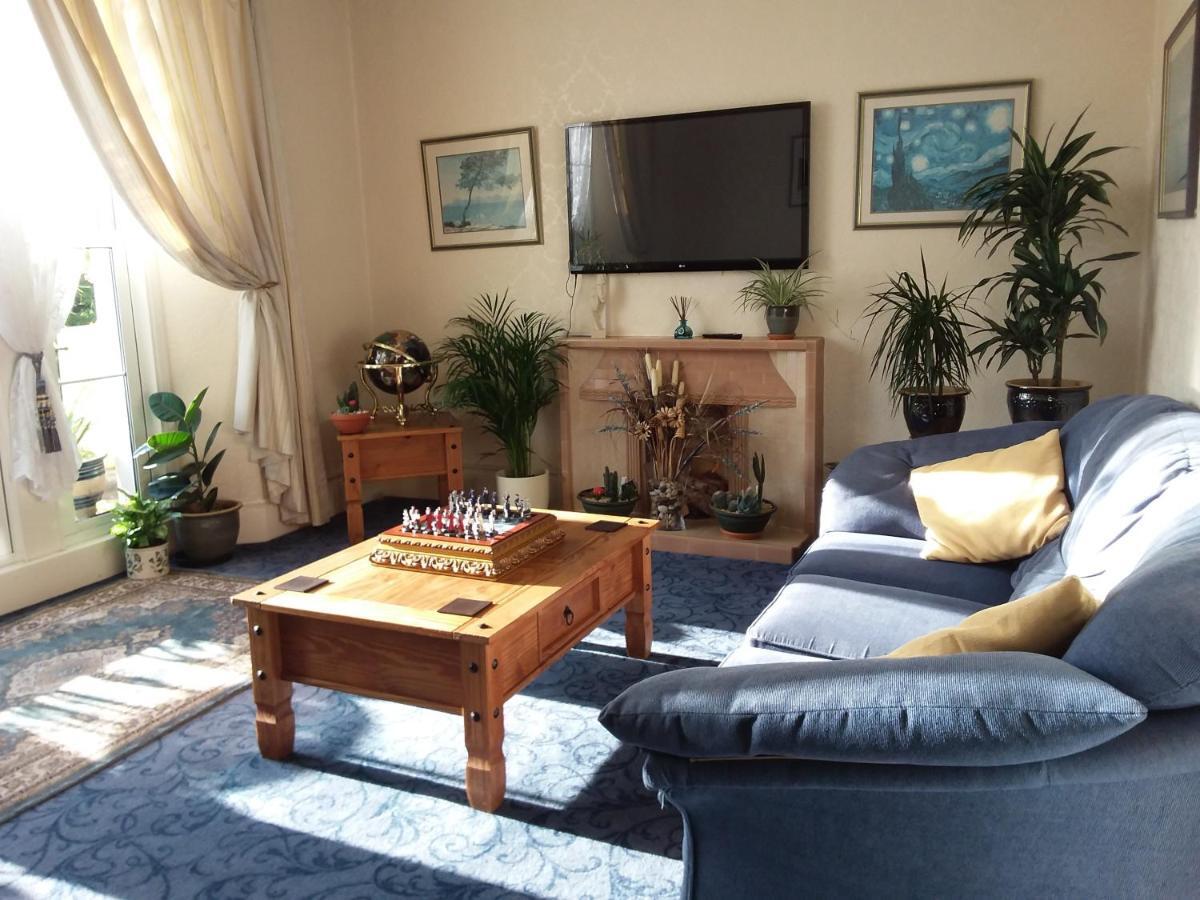 Guest house Exton House 4*